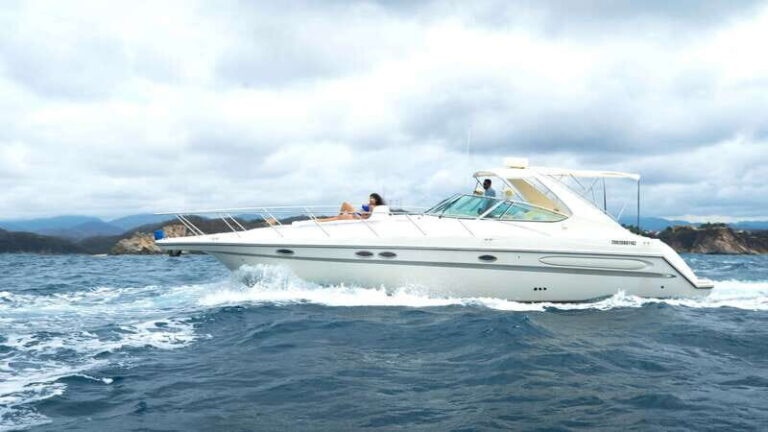 La Crucecita: Private Yacht Cruise in Huatulco with Drinks - Detailed Breakdown of the Day