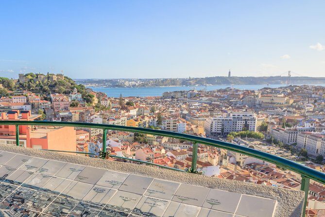 Lisbon City Introduction on a Private Tour - Stop 1: Largo do Carmo — A Square with Stories
