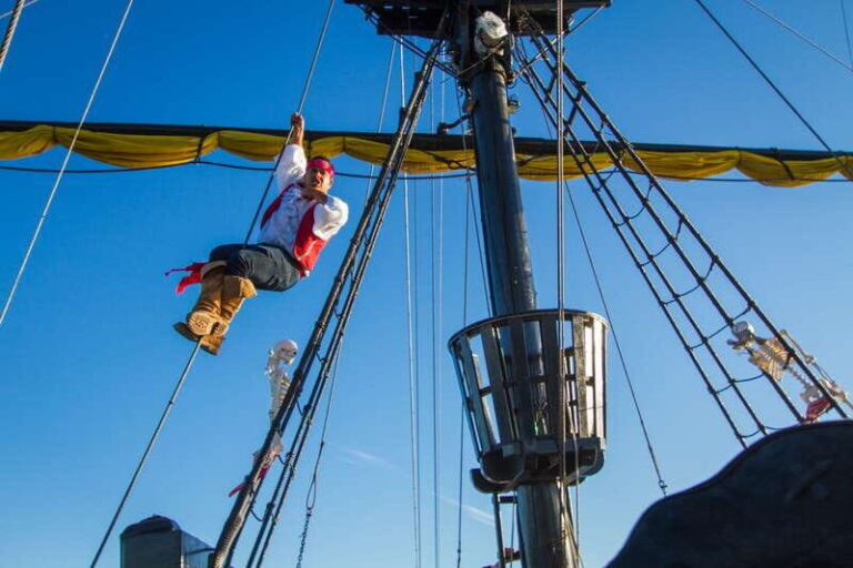 Los Cabos: Pirate Ship Sunset Cruise & Show with Dinner - Detailed Breakdown of the Itinerary