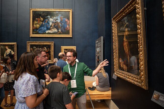 LOUVRE PRIVATE TOUR : Skip the line & Local expert guide - Entry fees included - The Value of Guided Expertise and Skip-the-Line Access
