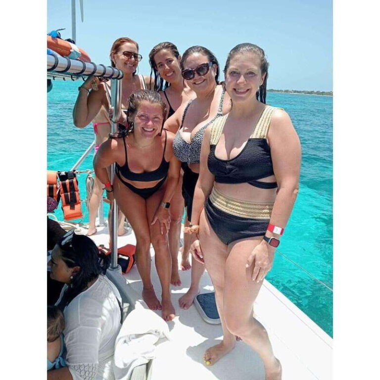 Luxury catamaran tour to Isla Mujeres (lunch+transportation) - The Value of This Tour