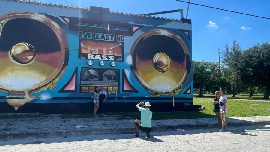 Miami: City Sightseeing and millionaire row boat tour