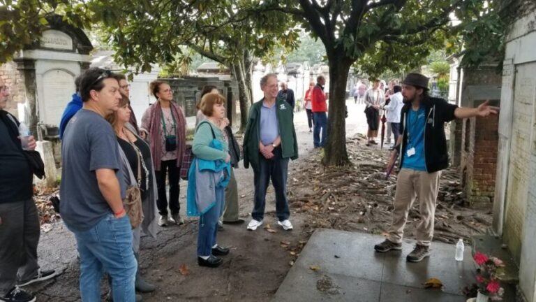 New Orleans: Garden District Tour - The Majestic Trees and Neighborhood Atmosphere