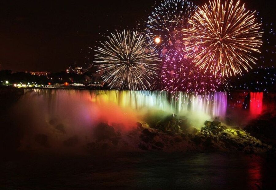 Niagara Falls: Mobsters & Mayhem Illumination tour - The Illumination & Fireworks Scene