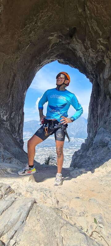 Nido de Aguiluchos: Hiking, rappel and breathtaking photos - Climbing and Rappelling: The Heart of the Adventure
