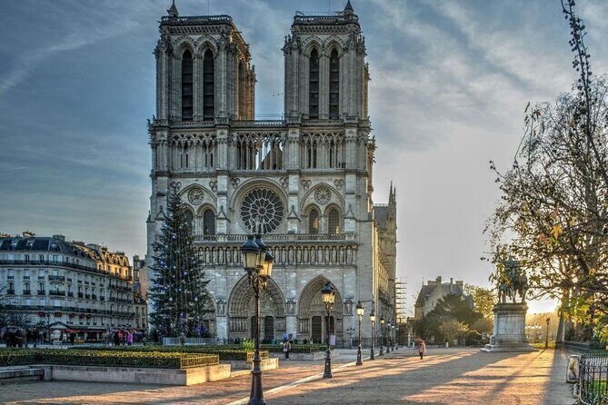 Notre Dame de Paris Outdoor Tour with Interior Visit Option - The Crypt and Local Landmarks