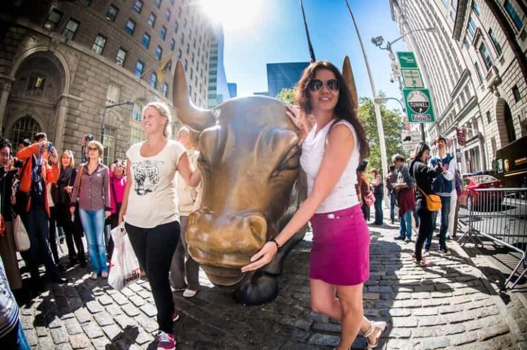 NYC: Financial District Guided Walking Tour English-Spanish - Who Is This Tour Perfect For?