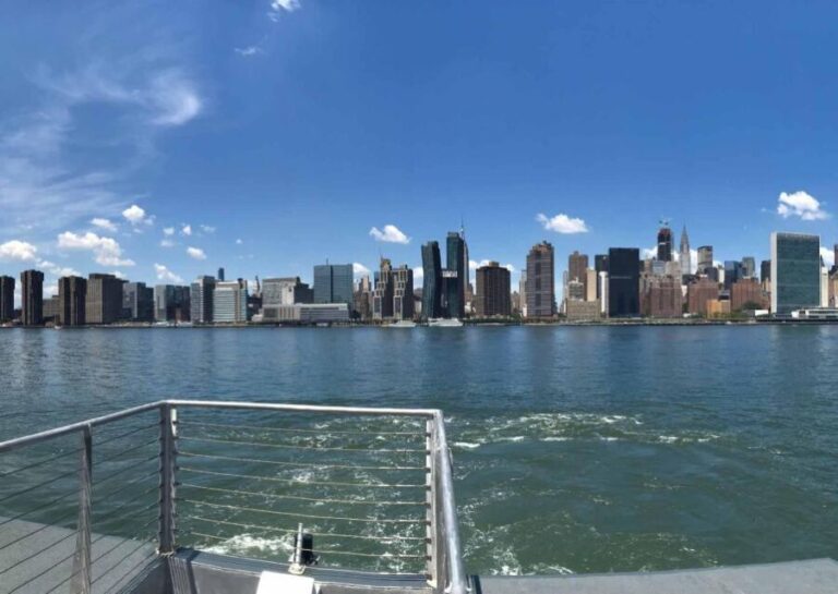 NYC | French guided tour Superheroes Midtown & Brooklyn - Exploring Midtown and Brooklyn with a Superhero Spin