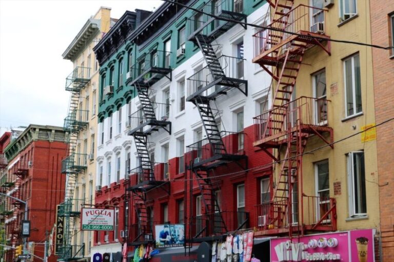 NYC: Walking Tour with Local Guide and 30+ Top NYC Sights - What Makes This Tour Stand Out?