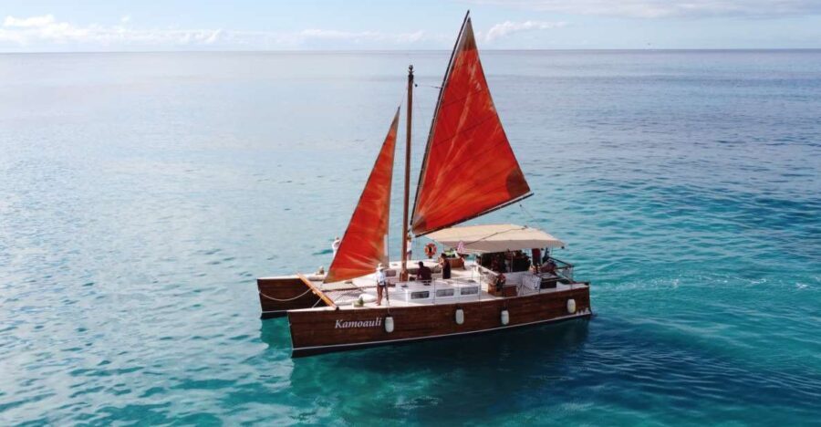 Oahu: Traditional Canoe Sunset Cruise with Dinner