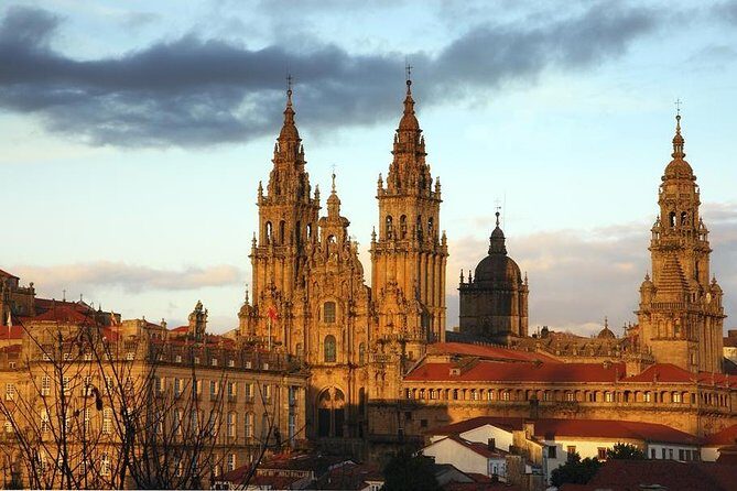 Porto: Santiago de Compostela and Valença do Minho Day Trip - Santiago de Compostela: The Heart of a Pilgrimage