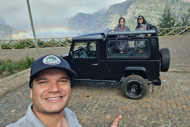 Private 4x4 Jeep Half Day - Picturesque Peaks, Vineyards, Skywalk - What Makes This Tour Stand Out?