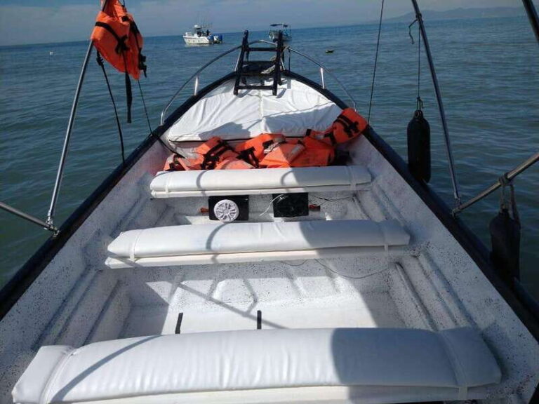 Puerto Vallarta: Majahuitas Beach Private Boat Tour - Practicalities and tips