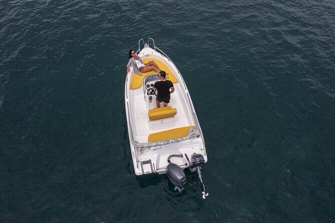 Rent a Boat Without a License in Santorini - Who Should Consider This Experience?
