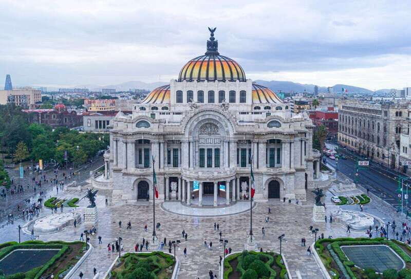 Romantic Walking Tour in Mexico City - Detailed Breakdown of the Itinerary