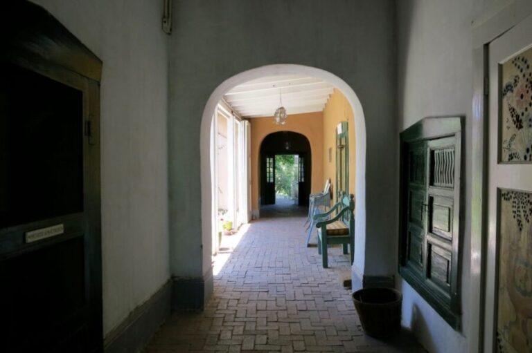 Santa Fe: Canyon Road Art & History Walking Tour - The itinerary: a gallery-by-gallery breakdown