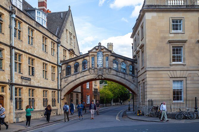 Social Distancing Specialised Oxford University Walking Tour With Student Guides - Authentic Traveler Insights
