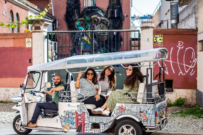 Street Art - Tuk Tuk Tour - Exploring the Neighborhoods: Graça, São Vicente, and Marvila