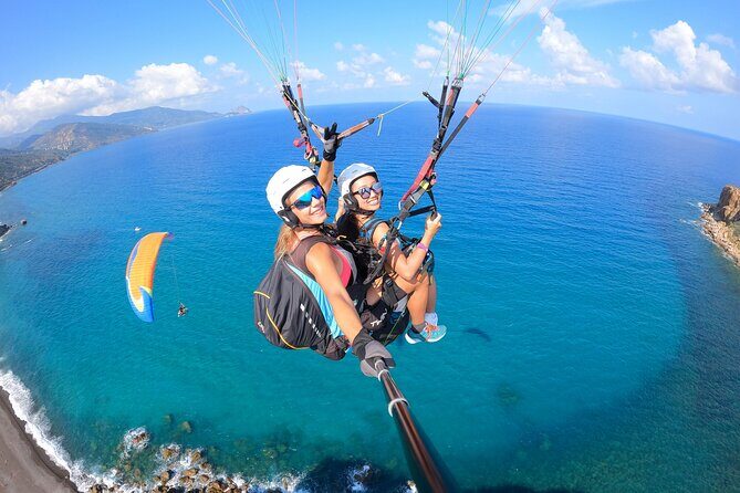 Tandem Paragliding Flight in Taormina - The Pilot and Safety Aspects