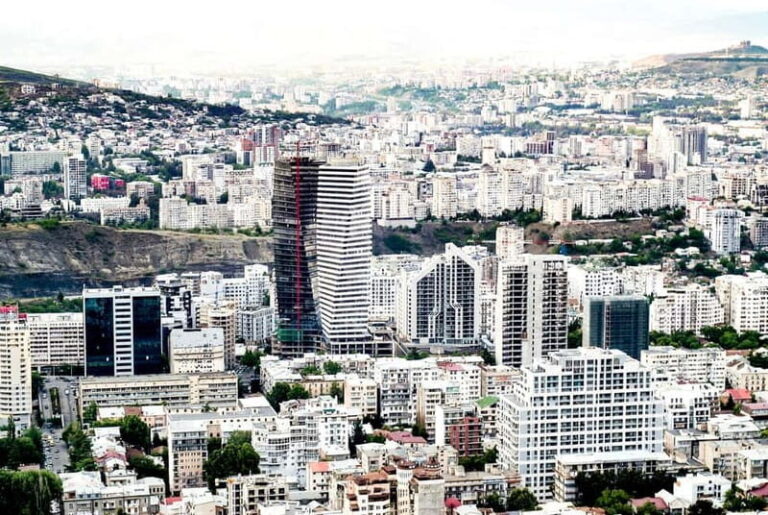 Tbilisi: Alternative (All Inclusive) City Tour, Lunch & Wine - Food and Drink: A Tasty Journey