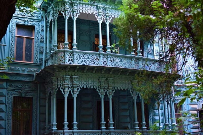 Tbilisi: Alternative Guided Walking Tour with Wine & Snacks - A Closer Look at the Tour Experience