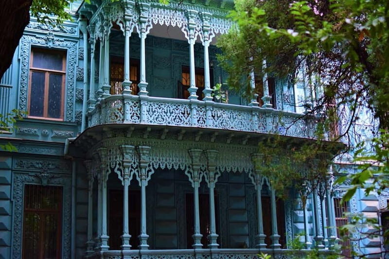 Tbilisi: Alternative Guided Walking Tour with Wine & Snacks - A Closer Look at the Tour Experience