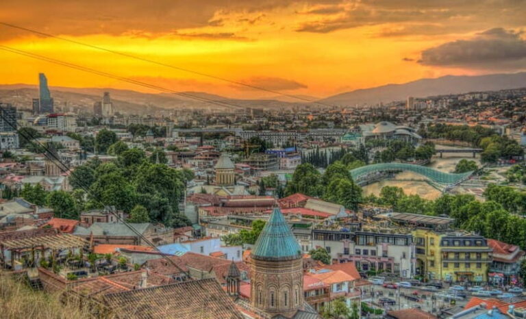 Tbilisi: Guided Walking Tour with Cable Car Ride - Visiting Iconic Landmarks