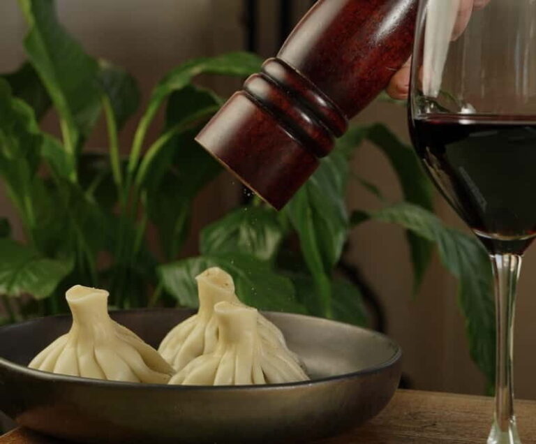 Tbilisi: Khinkali Tasting Lunch with Local Drinks and Pickup - Why This Tour Works Well