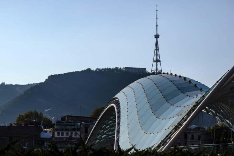 Tbilisi: Old Town Sights & Funicular Ride to Mtatsminda Park - Mount Mtatsminda and Mtatsminda Park