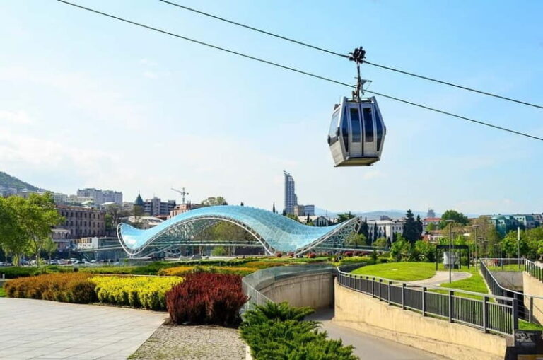 Tbilisi: Private Old City Walking Tour with Wine Tasting - Detailed Breakdown of the Itinerary