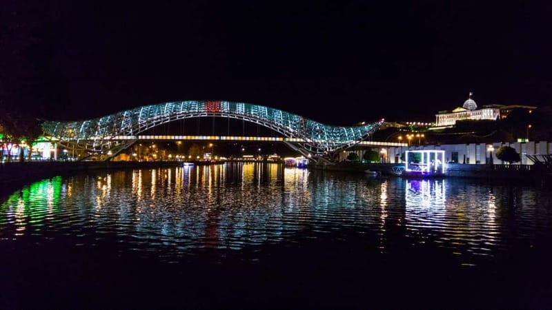 Tbilisi: Pub Crawl tour with special drinks - Starting Point: Fabrika and Marjanishvili Metro Station