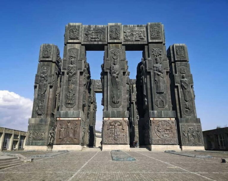 Tbilisi: Transfer & Guided Tour to The Georgian Stonehenge - What You Can Expect