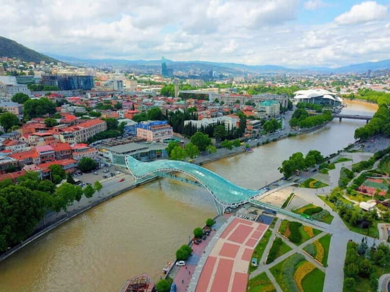 tbilisi:cityseeghting cruize on river - Exploring the Tbilisi River Cruise Experience