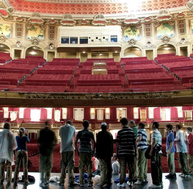 The Chicago Theatre Tour Experience - What to Expect and Practical Details