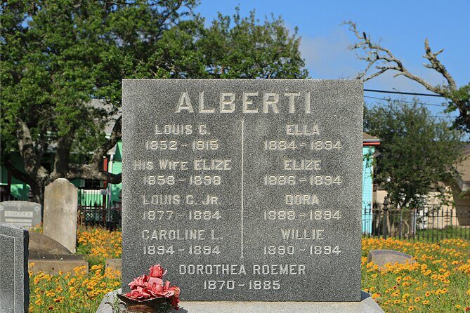 The Galveston Cemetery Tour - Walk With The Dead! - Is This Tour Worth It?