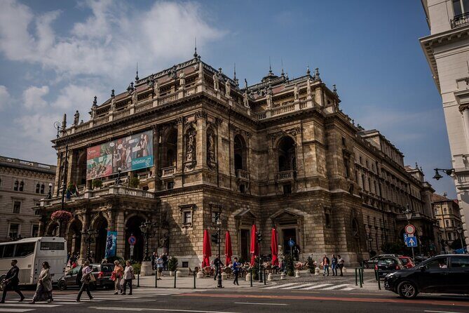 Wonders of Budapest, private tour by car! - FAQ