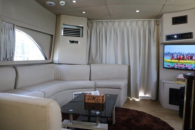 2-Hour Private Yacht 50ft Tour Around Burj Al-Arab - An In-Depth Look at the Experience