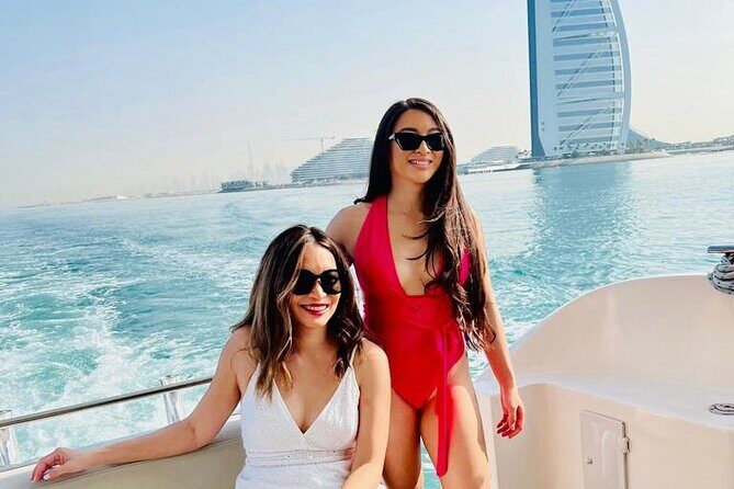 2 Hours Dubai Marina 50ft Private Luxury Yacht Sightseeing Tour - Onboard Experience and Amenities