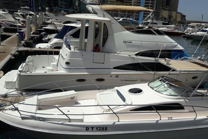 33ft. Yacht Rental on New Year's Eve around Dubai Palm - Why This Yacht Experience Shines