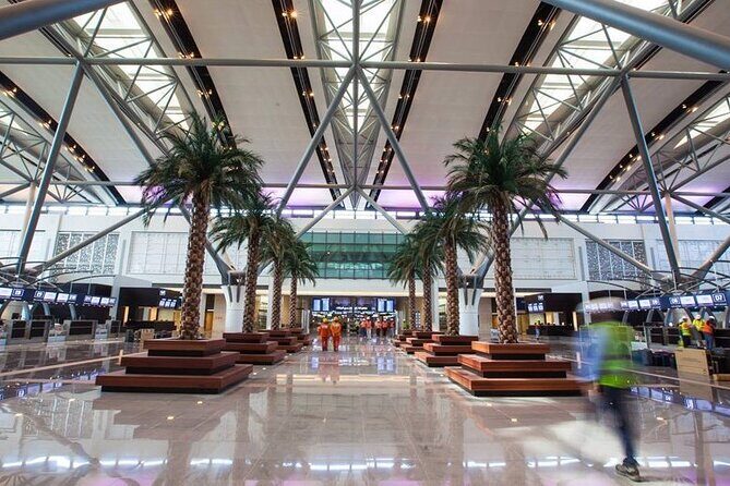 Airport to Hotel Private Transfer in Muscat - Meeting Points and Accessibility
