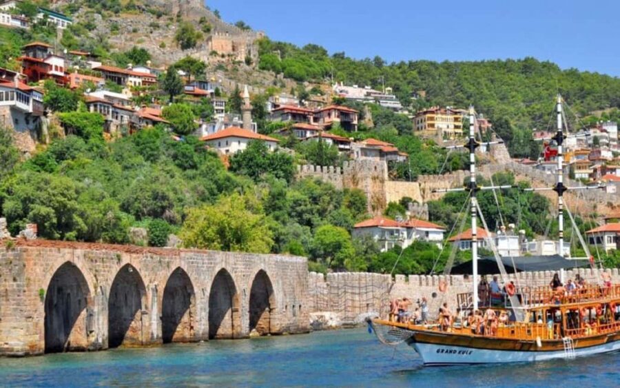 Alanya: Relaxing Boat Tour w/ Lunch, Without Foam Loud Music - Swimming and Snorkeling