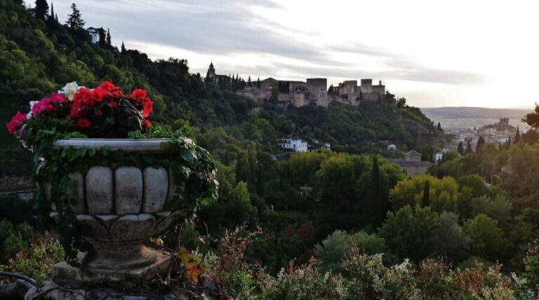 Albaicin and Sacromonte: Guided tour and sunset at Mirador San Nicolas - Analyzing the Value and Experience