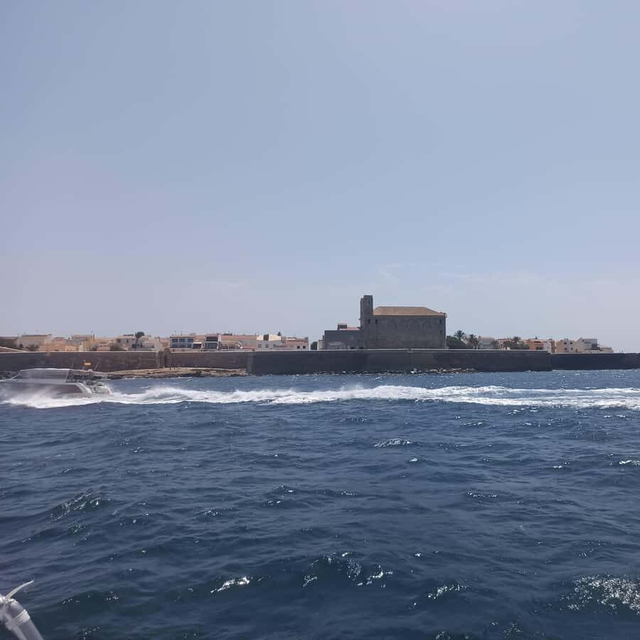 Alicante/Torrevieja: Excursion to Tabarca by ferry, Santa Pola, and Laguna Rosa - FAQ