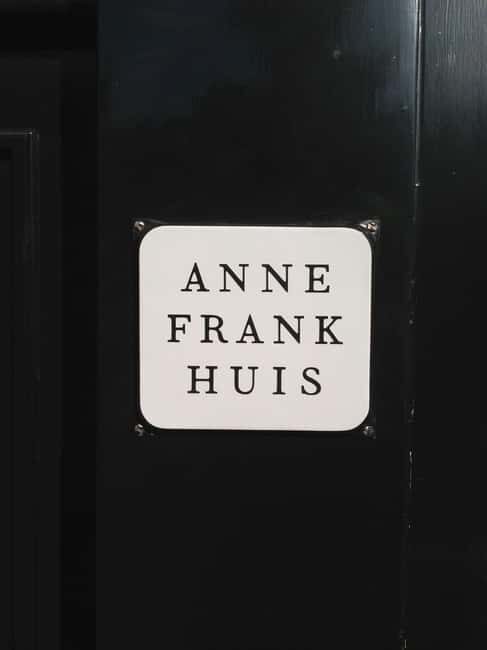 Amsterdam: Hidden Gems and Highlights in DE/EN/IT - The Charm of the District — Food, Vibe, and More