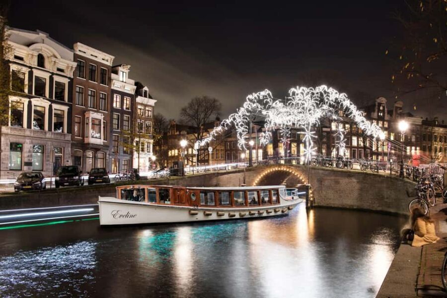 Amsterdam: Light Festival Heated Cruise w/ Hot Drinks & Bite - Who Should Consider This Tour?
