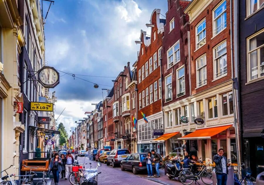 Amsterdam: Red Light District Tour in English or German - Exploring the District’s Iconic Sights