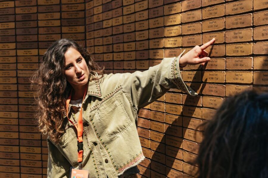 Amsterdam Walking Tour: The fascinating story of Anne Frank - Why This Tour Offers Great Value