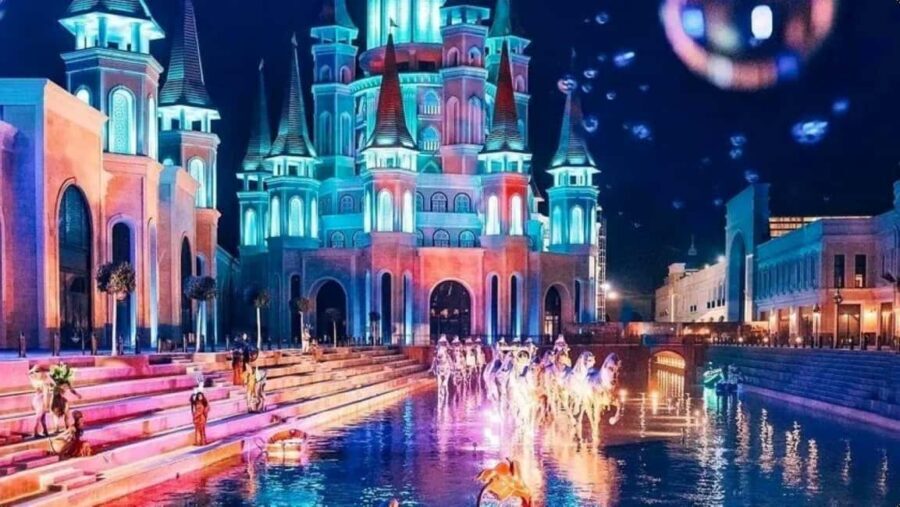 Antalya/Alanya/Side: Land of Legends Night Show & Shopping - Shopping in Style