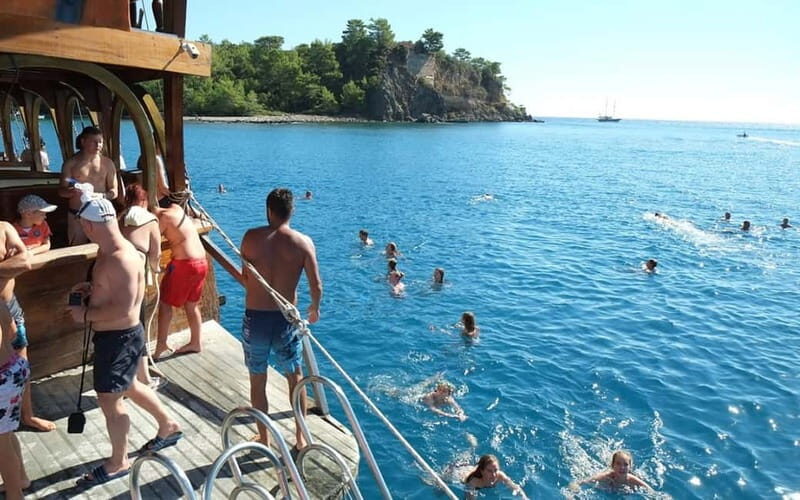 Antalya Pirate Boat Trip with Lunch, Swimming & Foam Party - The Boats: Large and Small Options