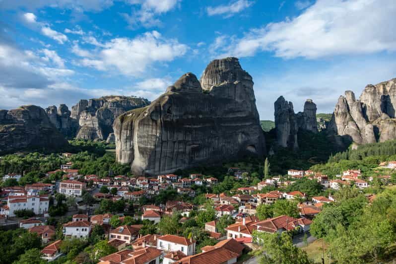Athens: Meteora Day Trip with Central Pickup & Audio Guide - The Itinerary: From Athens to the Cliffs of Meteora
